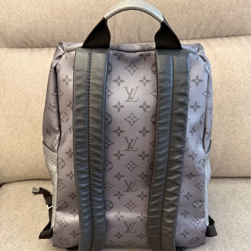 LV銀老花後背包-1