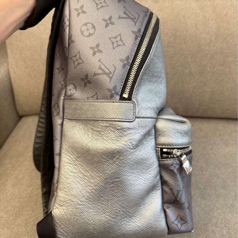 LV銀老花後背包-3