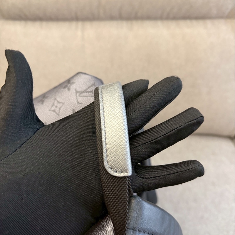 LV銀老花後背包-8