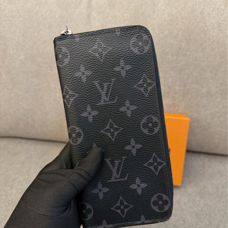 LV黑老花拉鏈長夾-1