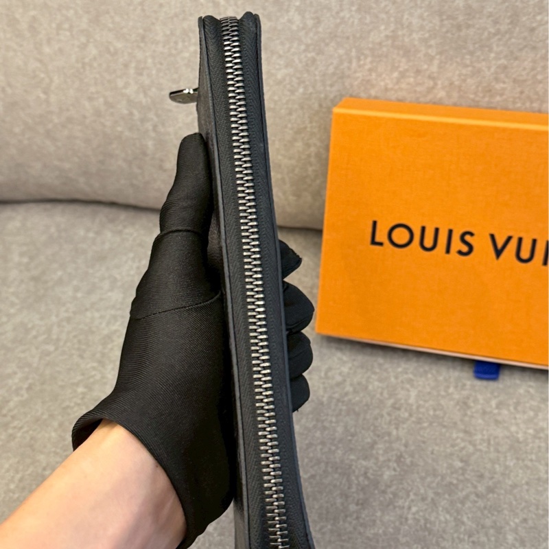 LV黑老花拉鏈長夾-2