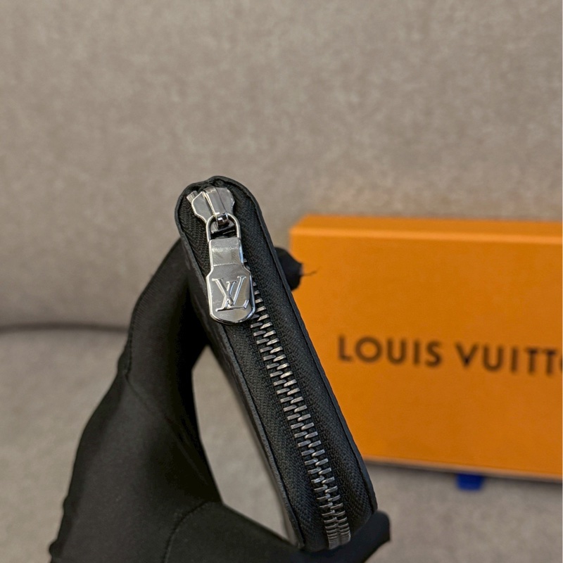 LV黑老花拉鏈長夾-3