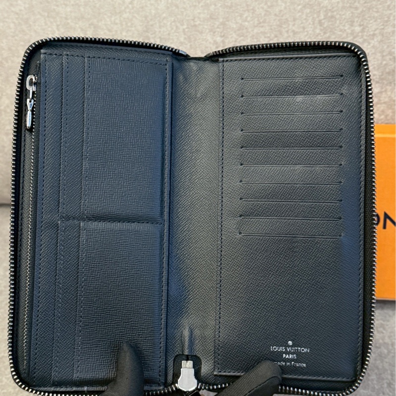 LV黑老花拉鏈長夾-5