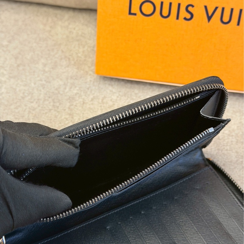 LV黑老花拉鏈長夾-6