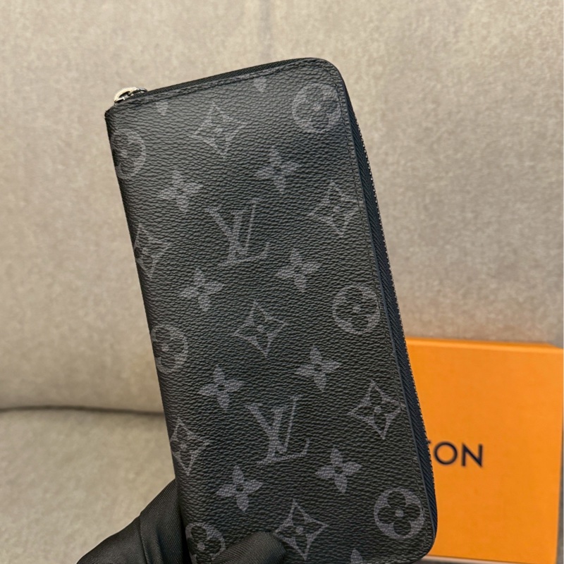 LV黑老花拉鏈長夾-4