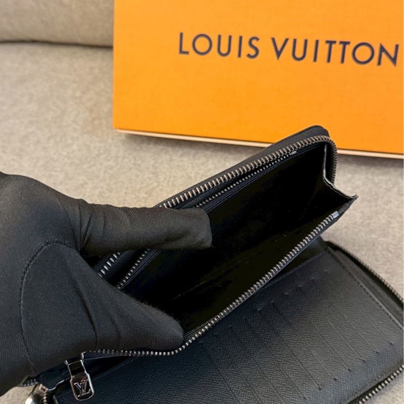 LV黑老花拉鏈長夾-5