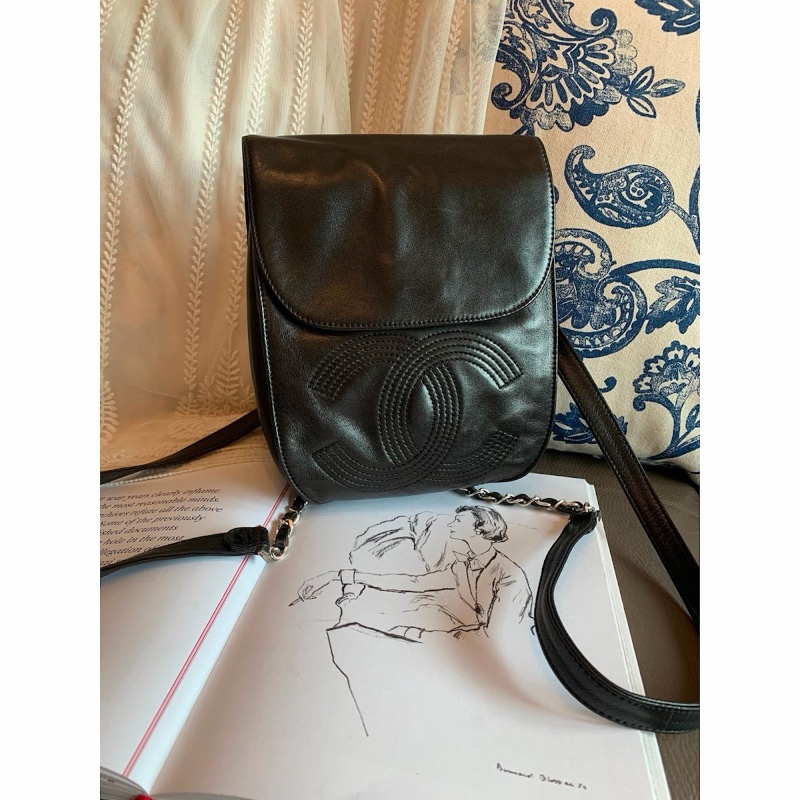 香奈兒 中古包 Chanel 黑銀 皮革包 黑色後背包 雙肩包 背包 二手古董包 黑色 小包 古董 中古二手Chanel backpack 黑色皮革 古董-6