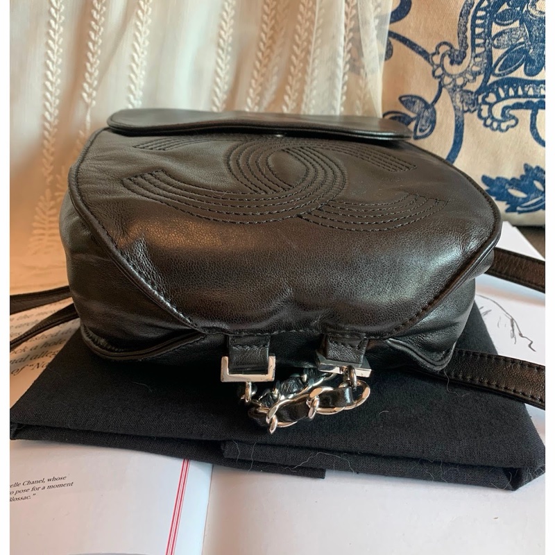 香奈兒 中古包 Chanel 黑銀 皮革包 黑色後背包 雙肩包 背包 二手古董包 黑色 小包 古董 中古二手Chanel backpack 黑色皮革 古董-13