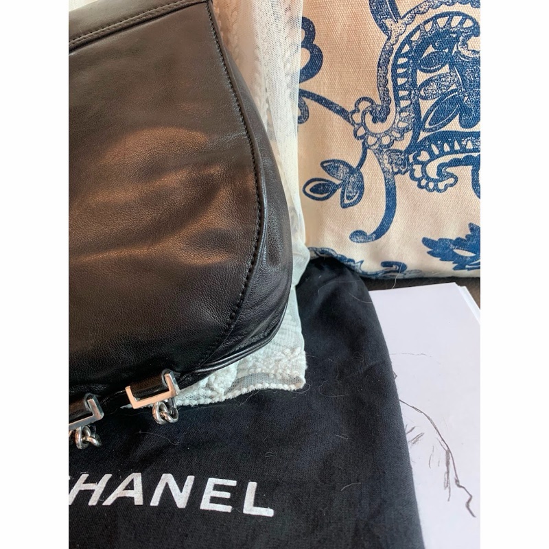 香奈兒 中古包 Chanel 黑銀 皮革包 黑色後背包 雙肩包 背包 二手古董包 黑色 小包 古董 中古二手Chanel backpack 黑色皮革 古董-17