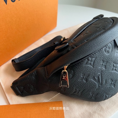 LV黑色印花腰包男女同款 M44812