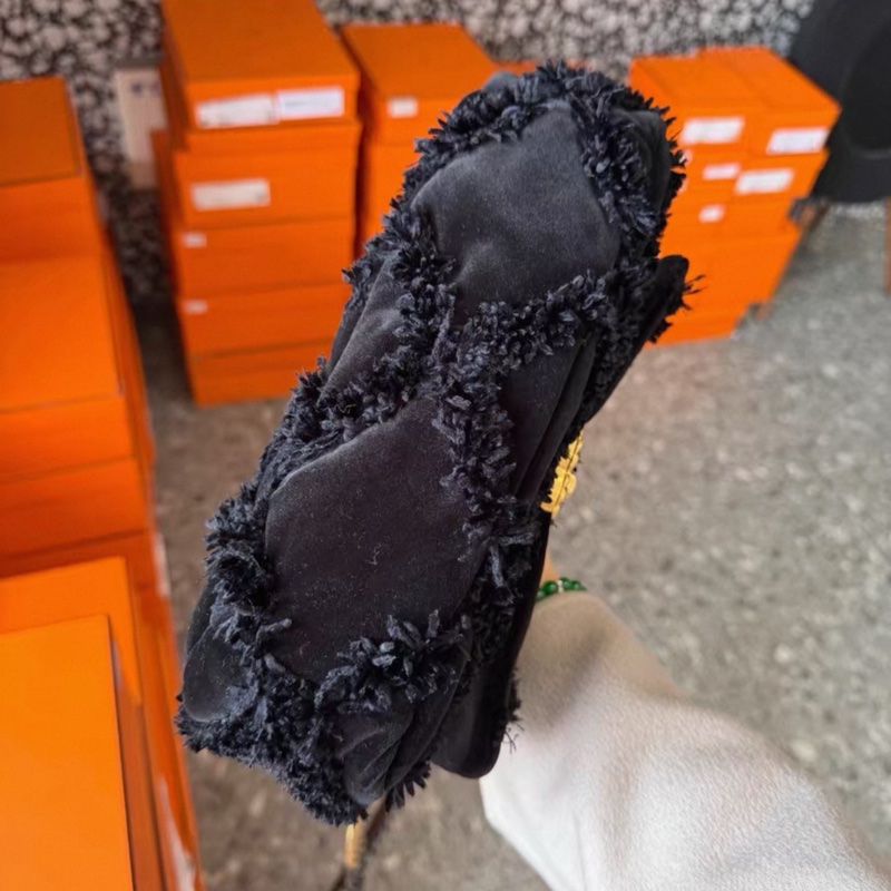 Chanel 19bag 小號絲絨款黑金-2