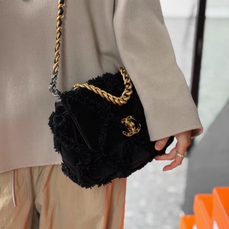 Chanel 19bag 小號絲絨款黑金-5