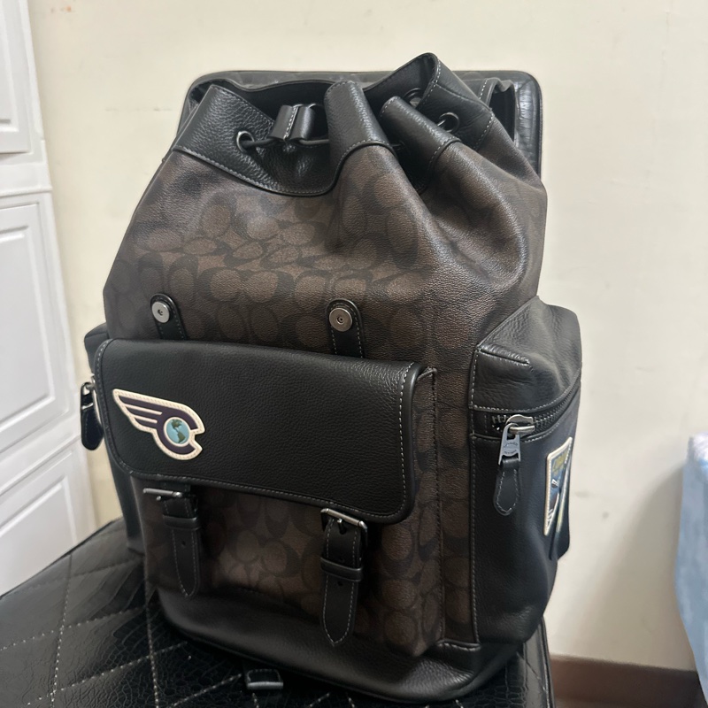 COACH SPRINT 經典 SIGNATURE NYC貼飾後背包-1