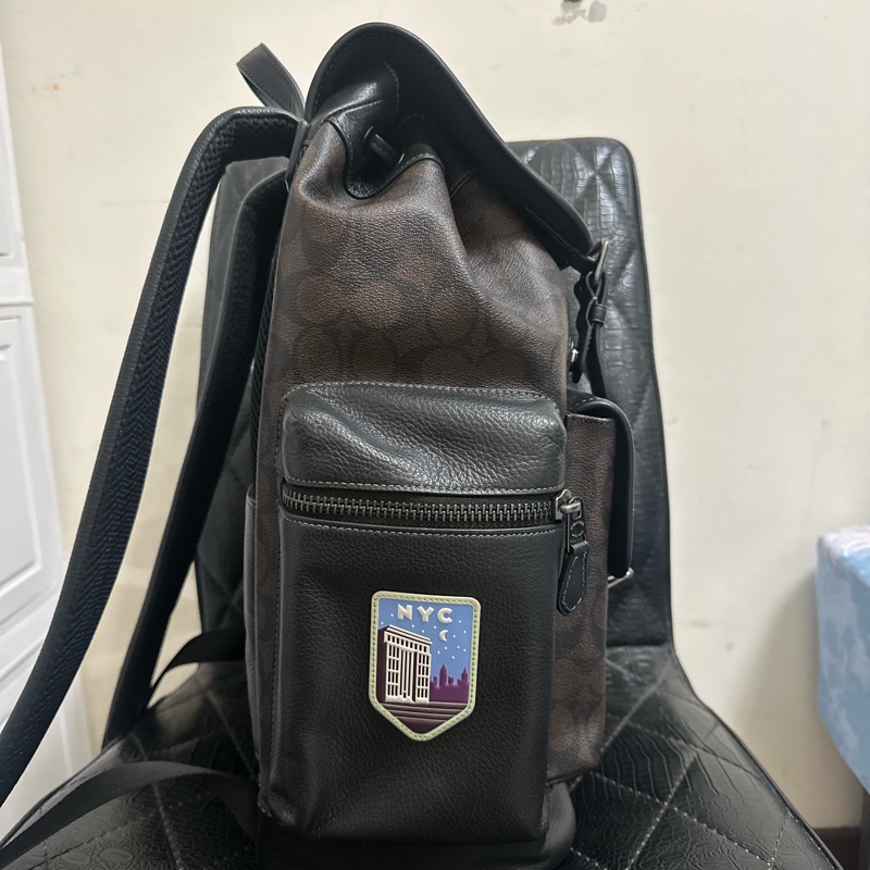 COACH SPRINT 經典 SIGNATURE NYC貼飾後背包-4