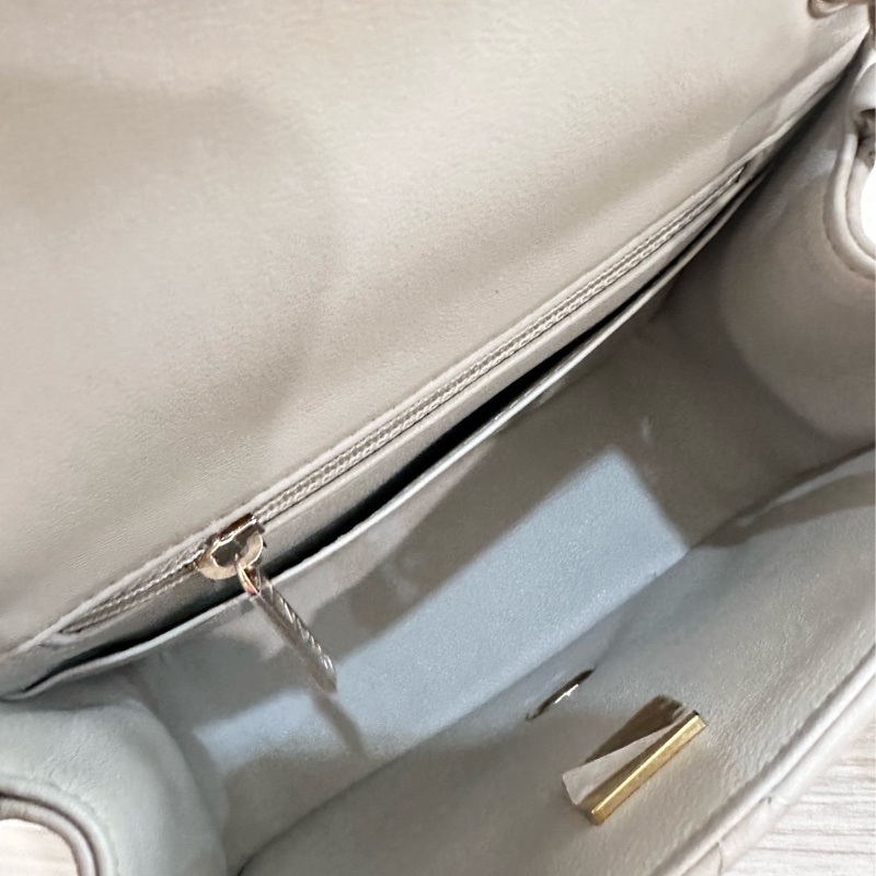 CHANEL全新淺灰香檳扣方胖子-1