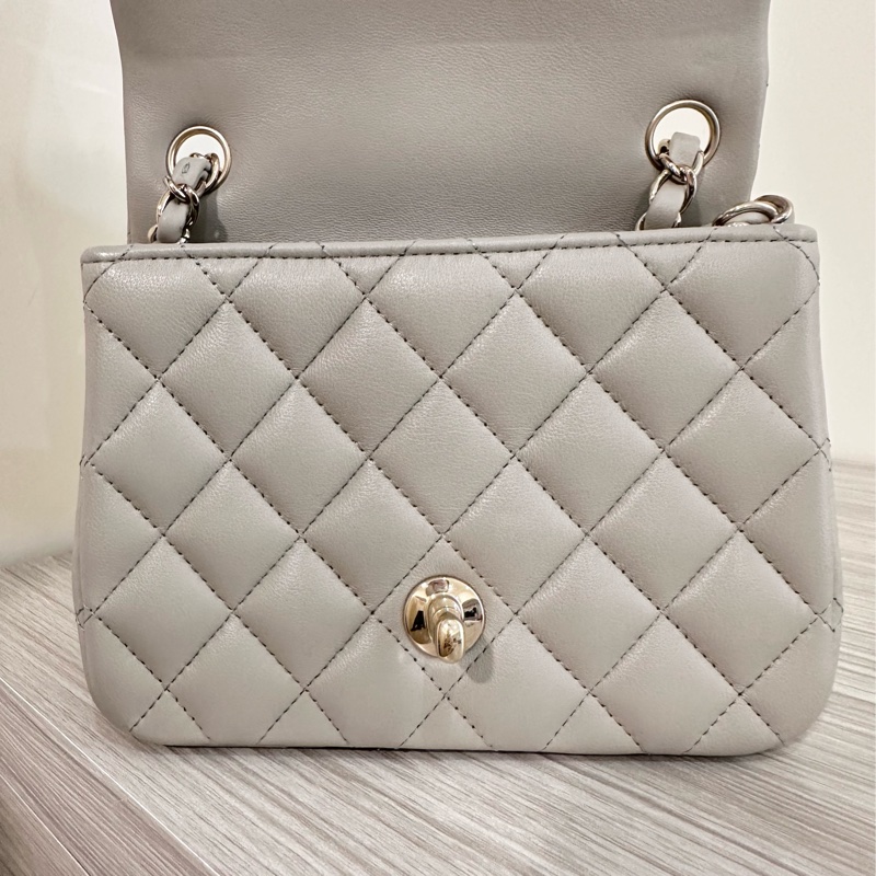 CHANEL全新淺灰香檳扣方胖子-2