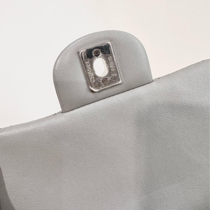 CHANEL全新淺灰香檳扣方胖子-3