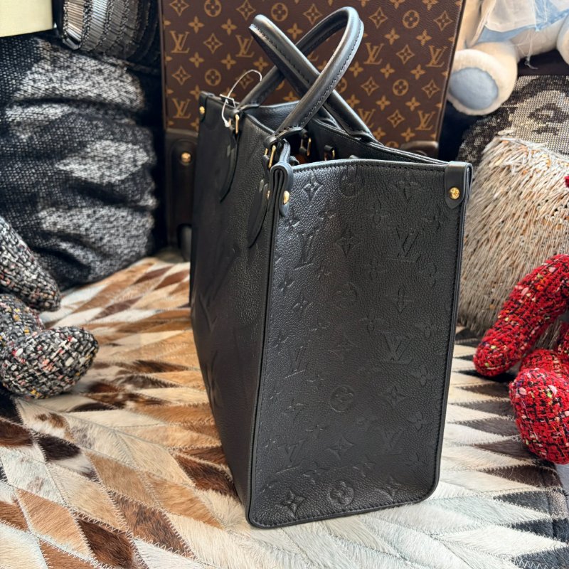 LV 牛皮壓紋on the go MM 晶片款-1