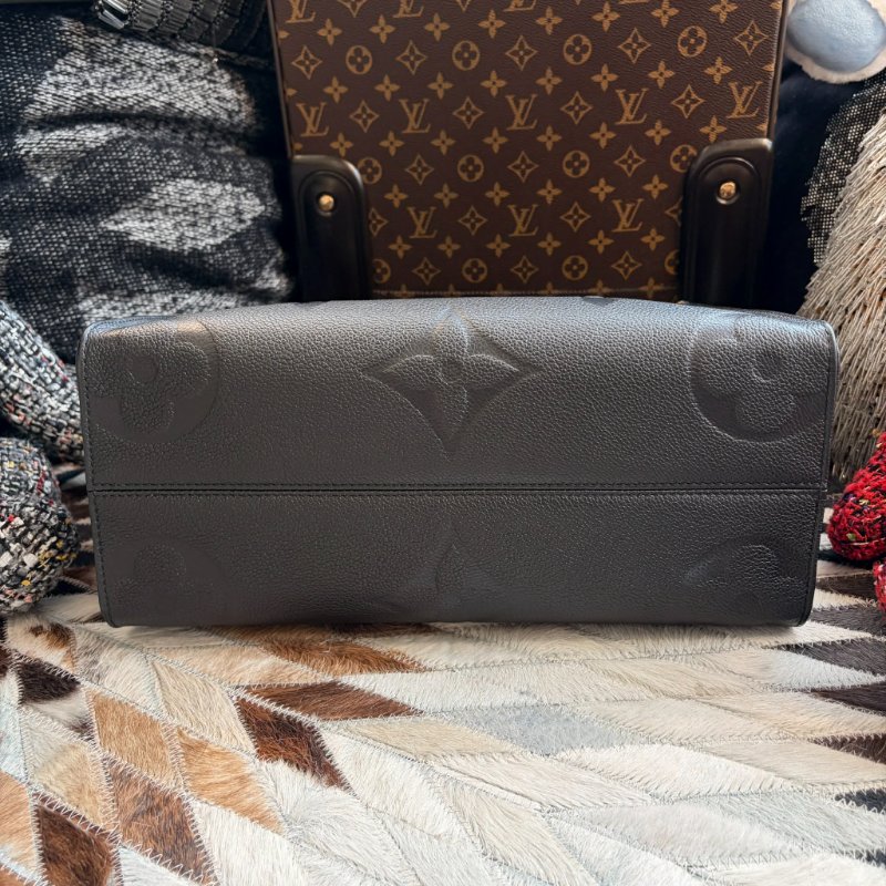 LV 牛皮壓紋on the go MM 晶片款-2