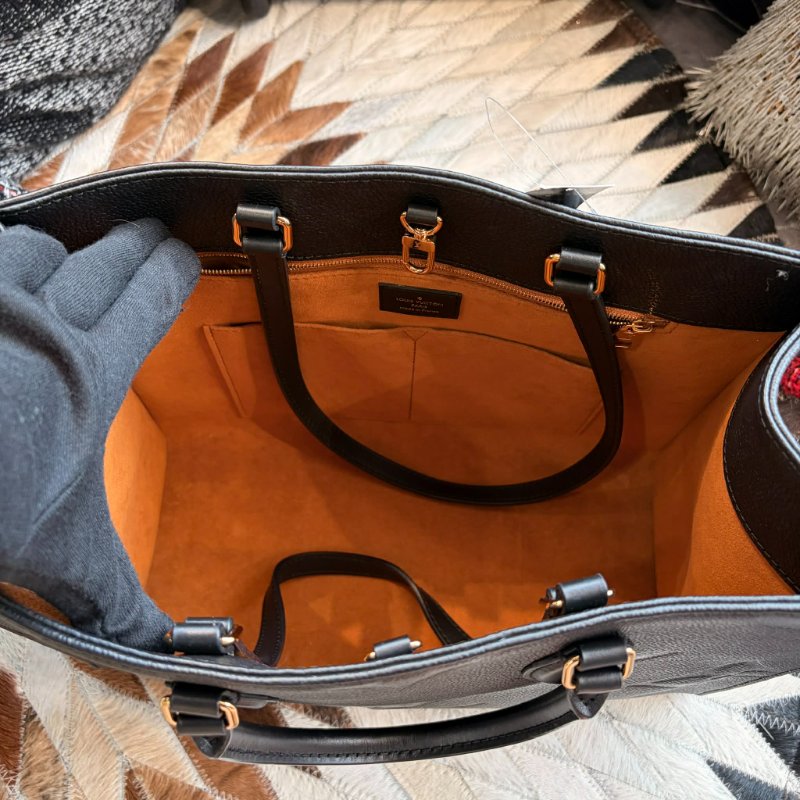 LV 牛皮壓紋on the go MM 晶片款-3