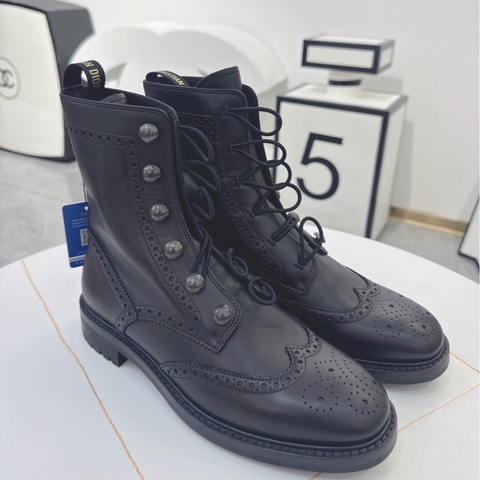 Dior迪奧 鏤空雕花鉚釘靴/馬丁靴/短靴 size 37碼  無附件