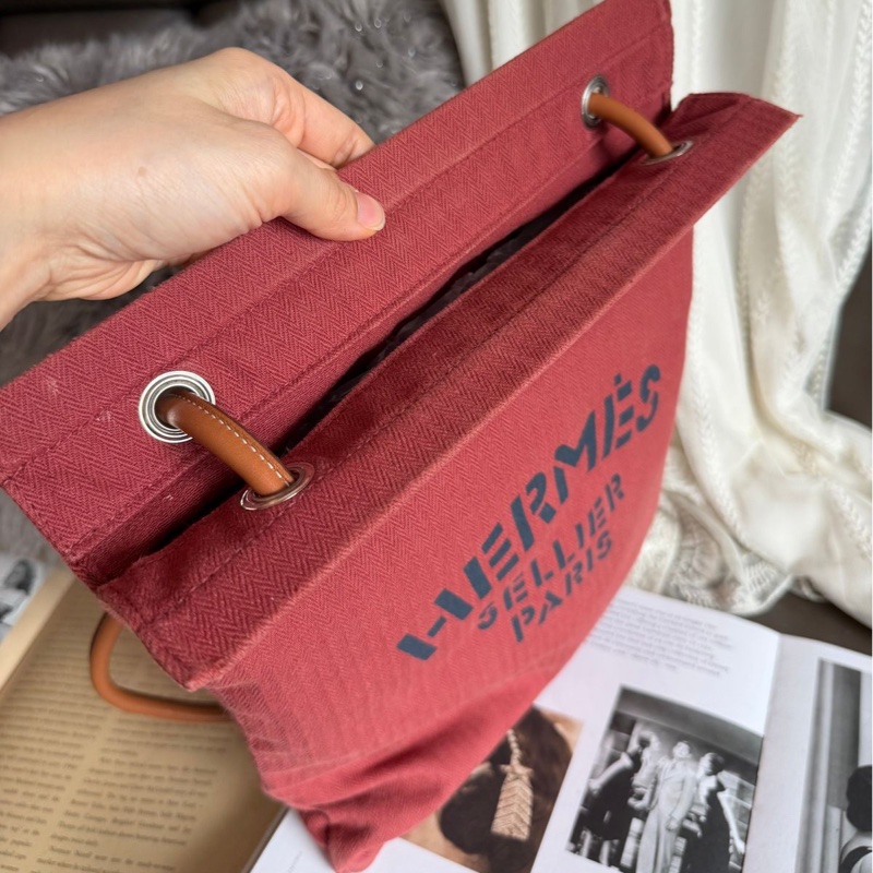 愛馬仕 斜背包 酒紅色帆布包Hermès Aline Grooming Bag-15