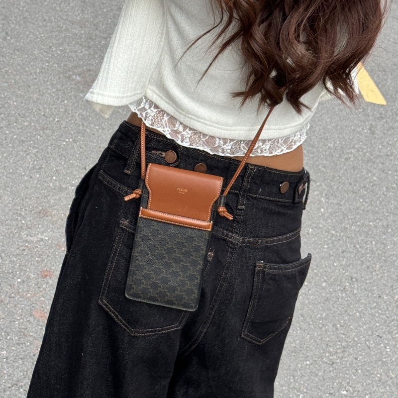 【近全新🎁】 Celine 經典凱旋門老花 手機包/斜背包 (專櫃45,000)-2