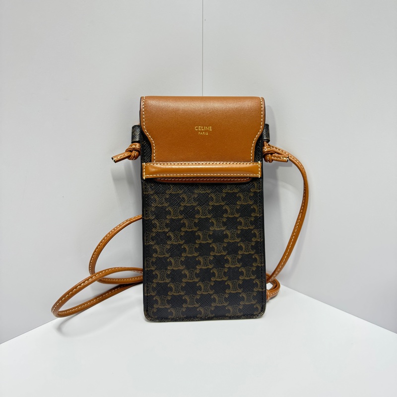 【近全新🎁】 Celine 經典凱旋門老花 手機包/斜背包 (專櫃45,000)-4
