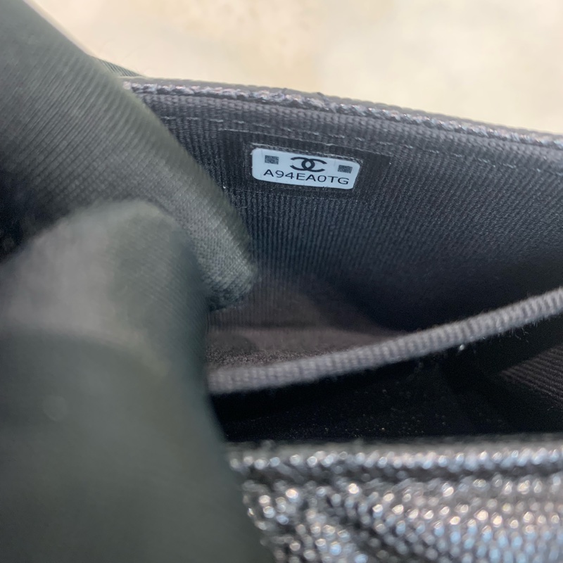 Chanel 香奈兒 黑色 荔牛 水鑽扣 中號卡包 芯片款-19