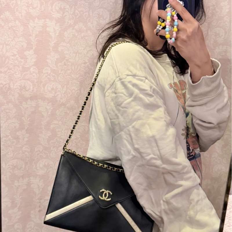 香奈兒 黑色皮革 翻蓋手拿包 信封包 斜背包 chanel clutch bag-1