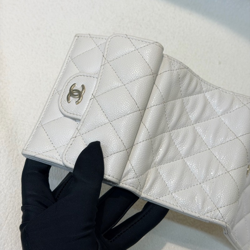 Chanel 香奈兒 白色 金扣三摺荔枝牛皮 短銀包 XC349-43
