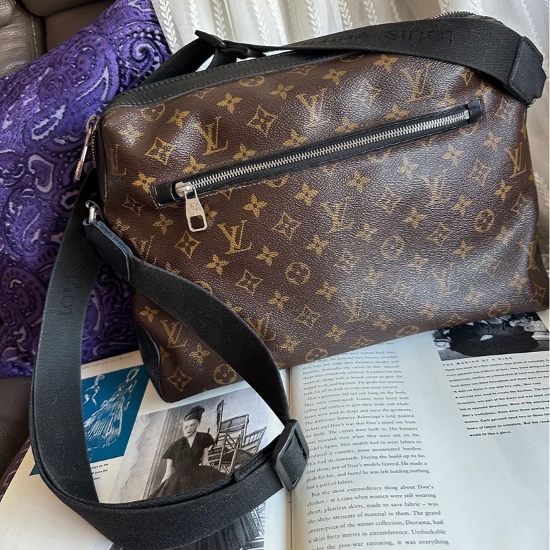 路易威登lv 路易威登 托特包 中古 老花 肩背包 郵差包 通勤包 二手包 經典款 黑色 適合男生 女生 Louis Vuitton Monogram Macassar Torres Messenger Bag-0