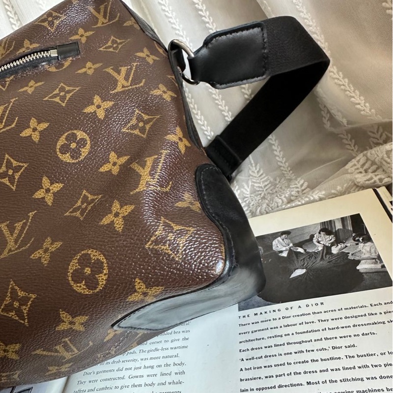 路易威登lv 路易威登 托特包 中古 老花 肩背包 郵差包 通勤包 二手包 經典款 黑色 適合男生 女生 Louis Vuitton Monogram Macassar Torres Messenger Bag-3