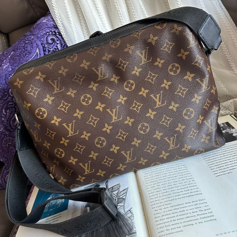 路易威登lv 路易威登 托特包 中古 老花 肩背包 郵差包 通勤包 二手包 經典款 黑色 適合男生 女生 Louis Vuitton Monogram Macassar Torres Messenger Bag-5