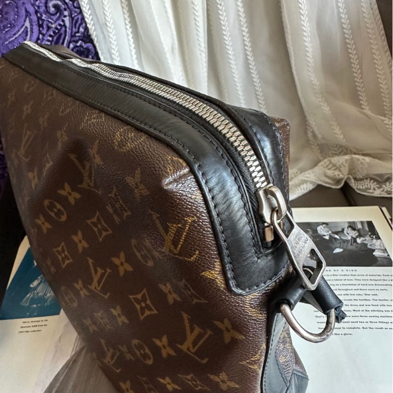 路易威登lv 路易威登 托特包 中古 老花 肩背包 郵差包 通勤包 二手包 經典款 黑色 適合男生 女生 Louis Vuitton Monogram Macassar Torres Messenger Bag-18