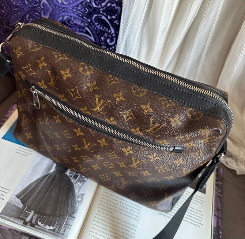 路易威登lv 路易威登 托特包 中古 老花 肩背包 郵差包 通勤包 二手包 經典款 黑色 適合男生 女生 Louis Vuitton Monogram Macassar Torres Messenger Bag-20