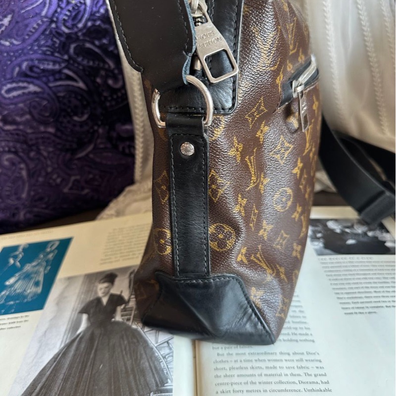 路易威登lv 路易威登 托特包 中古 老花 肩背包 郵差包 通勤包 二手包 經典款 黑色 適合男生 女生 Louis Vuitton Monogram Macassar Torres Messenger Bag-24
