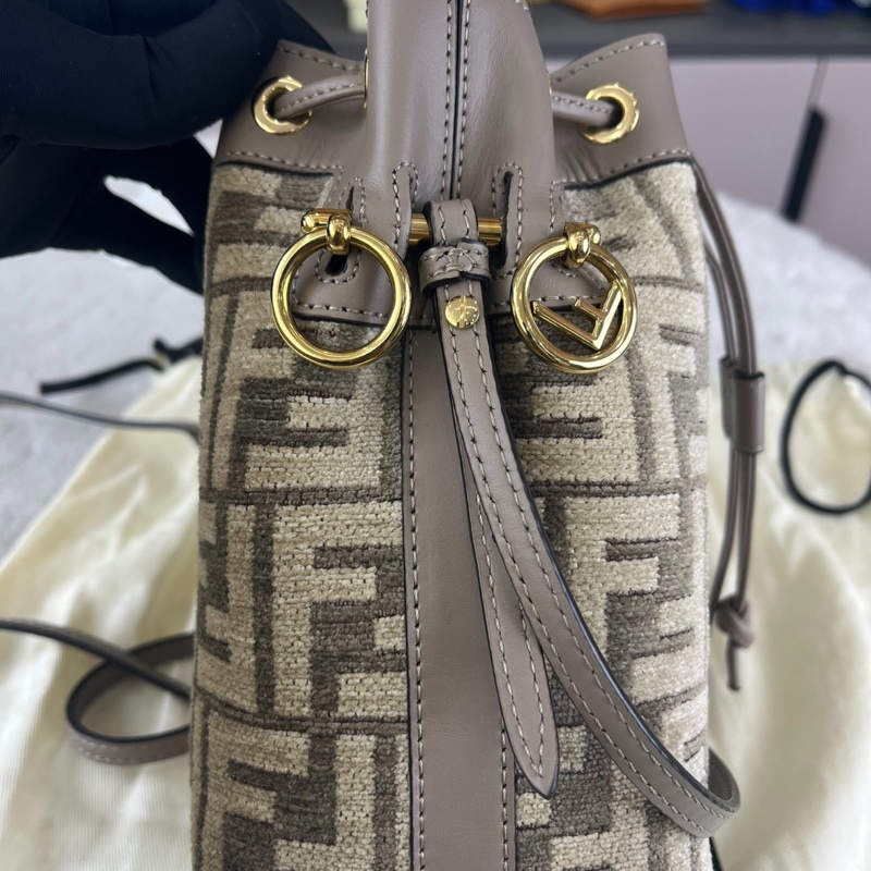 【一顆溫柔燕麥棕🧴全網最低價】Fendi mini tresor 水桶包|斜背包-3