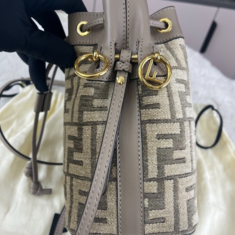 【一顆溫柔燕麥棕🧴全網最低價】Fendi mini tresor 水桶包|斜背包-4