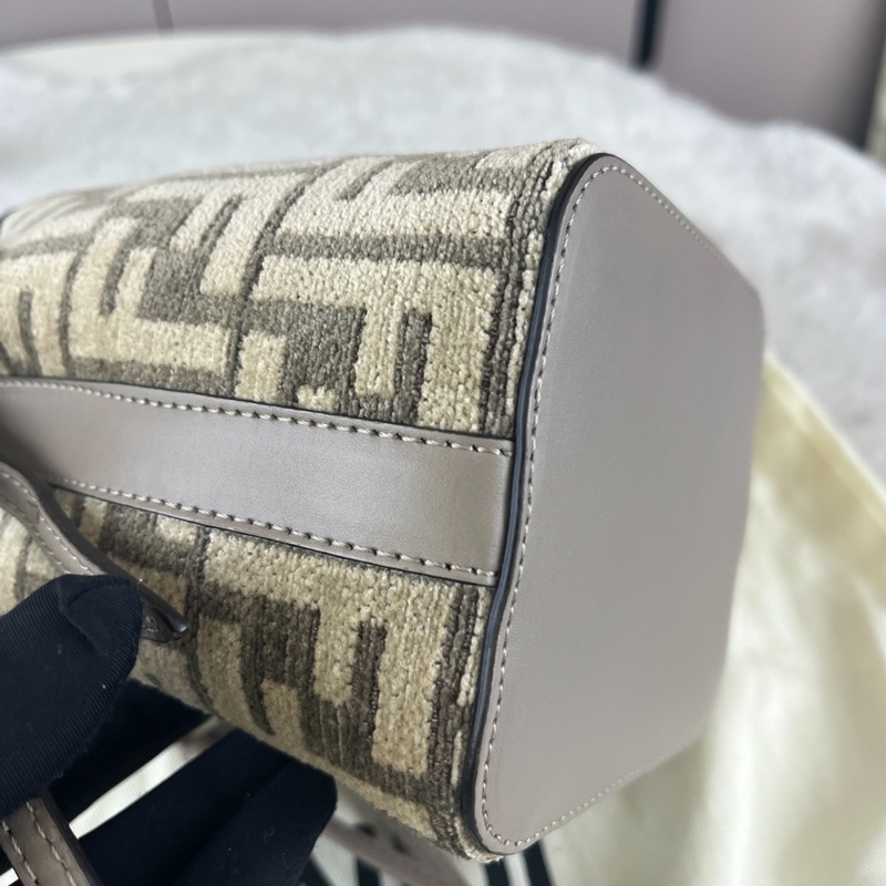 【一顆溫柔燕麥棕🧴全網最低價】Fendi mini tresor 水桶包|斜背包-5