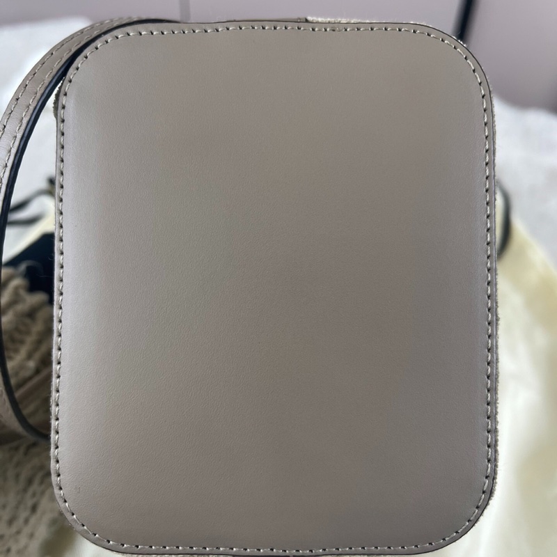 【一顆溫柔燕麥棕🧴全網最低價】Fendi mini tresor 水桶包|斜背包-6