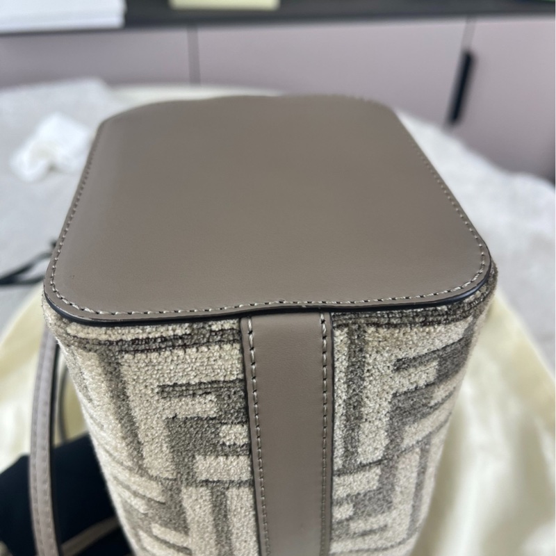 【一顆溫柔燕麥棕🧴全網最低價】Fendi mini tresor 水桶包|斜背包-7