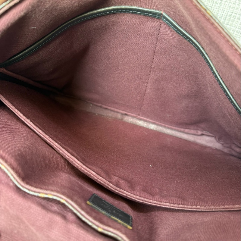 【男朋友都搶著背!這顆LV公文斜背包太帥了!】LV M56715 男士單肩包-8