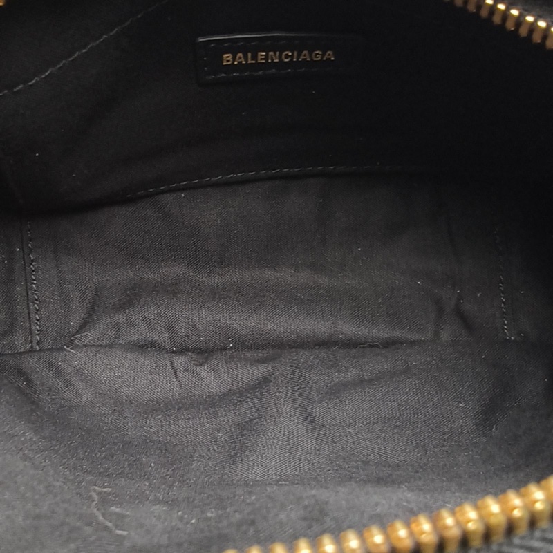 BALENCIAGA 黑色油蠟皮金扣Monaco相機包-5