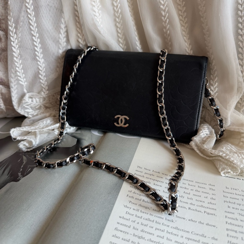 香奈兒 山茶花壓紋長夾 錢包 黑色皮革 chanel WOC手袋側斜孭背長夾單肩包-0