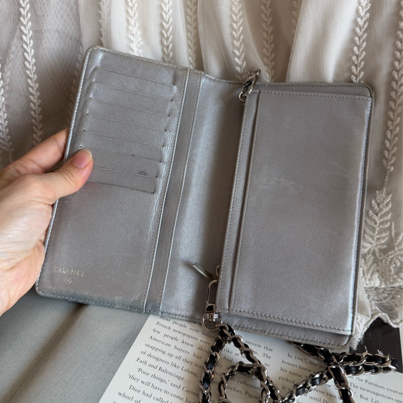 香奈兒 山茶花壓紋長夾 錢包 黑色皮革 chanel WOC手袋側斜孭背長夾單肩包-1