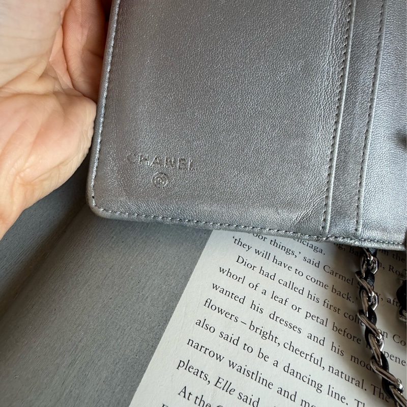 香奈兒 山茶花壓紋長夾 錢包 黑色皮革 chanel WOC手袋側斜孭背長夾單肩包-2