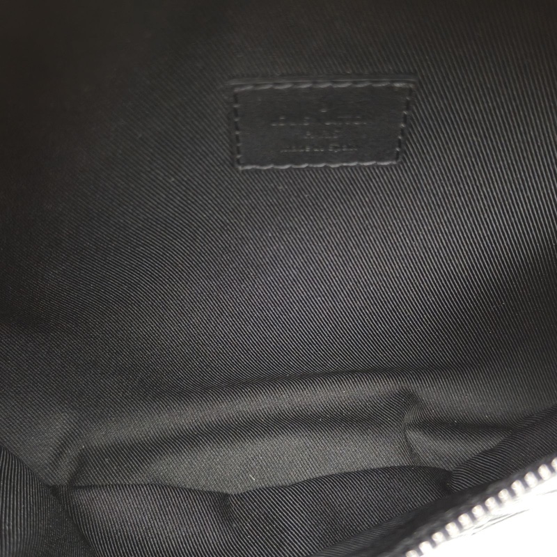 LOUIS VUITTON Discovery腰包logo壓紋黑色牛皮晶片-4