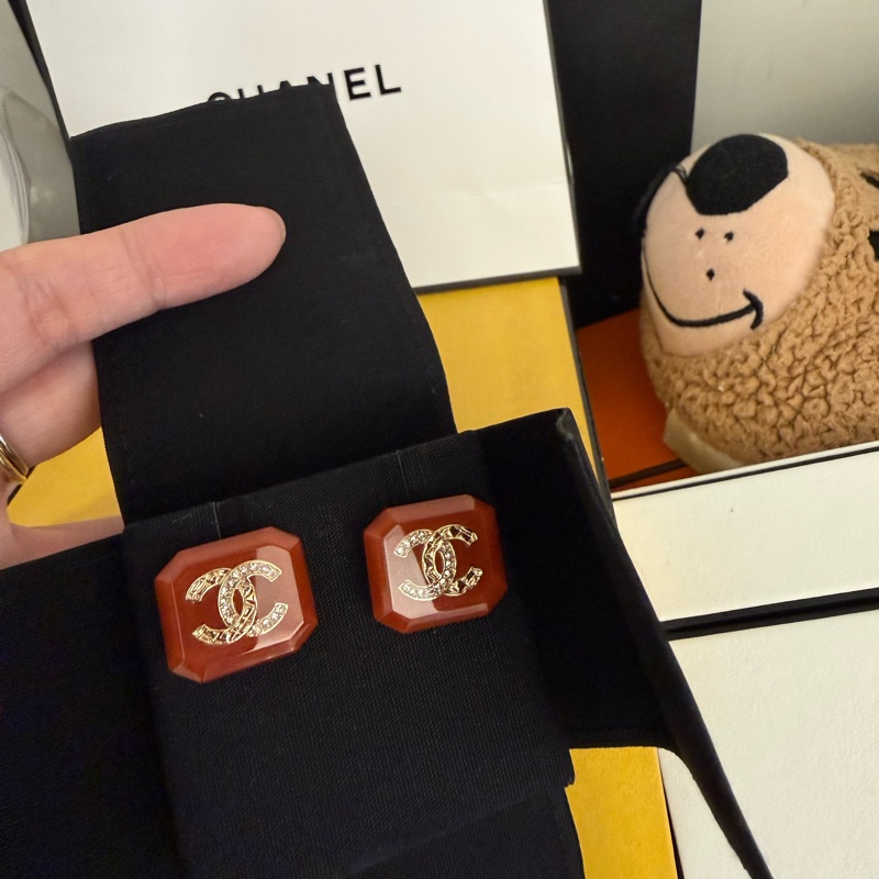 全新閒置 Chanel 壓克力復古風 雙C Logo 老錢風-1