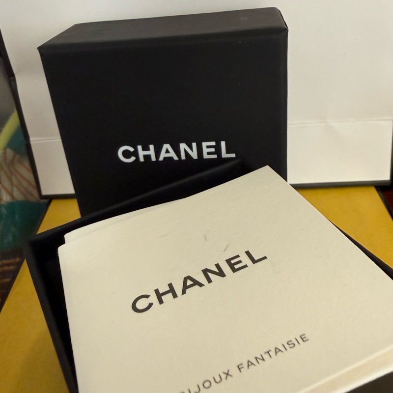 全新閒置 Chanel 壓克力復古風 雙C Logo 老錢風-2